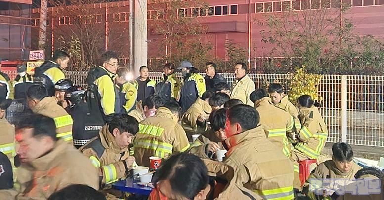 대창면 조선물류 공장 화재현장, 영천시의회 의원들 긴급 방문